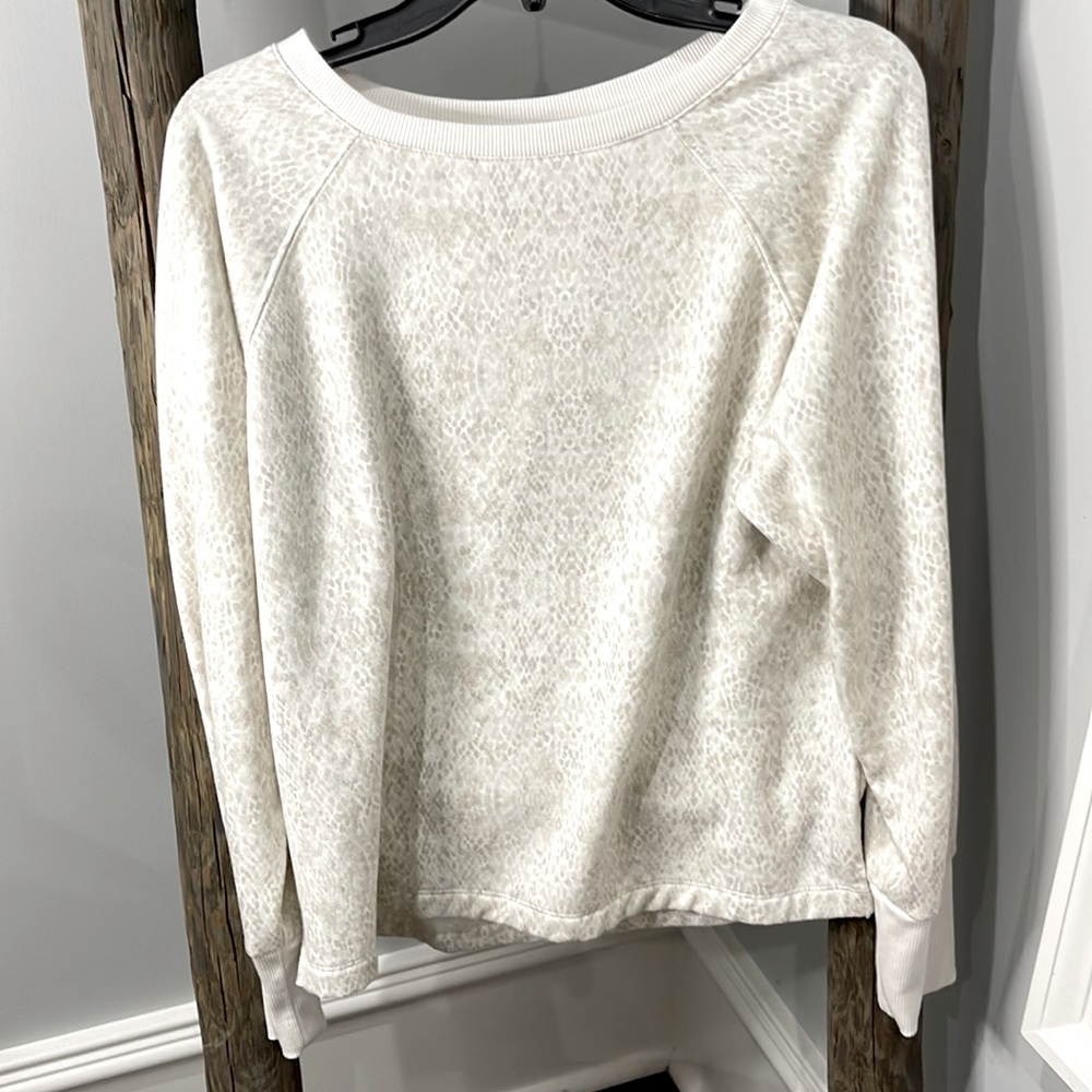 Snake skin pull over